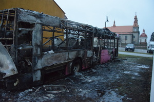 Spalony autobus.