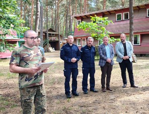 Młodzież klas mundurowych na biwaku.