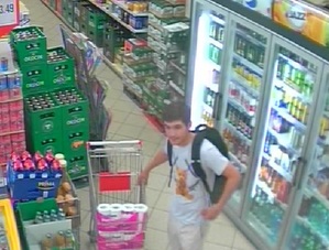 Wizerunek sprawcy kradzieży sklepowej.