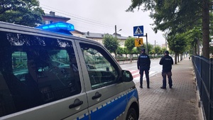 Policyjne patrole przy szkołach.