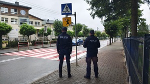 Policyjne patrole przy szkołach.